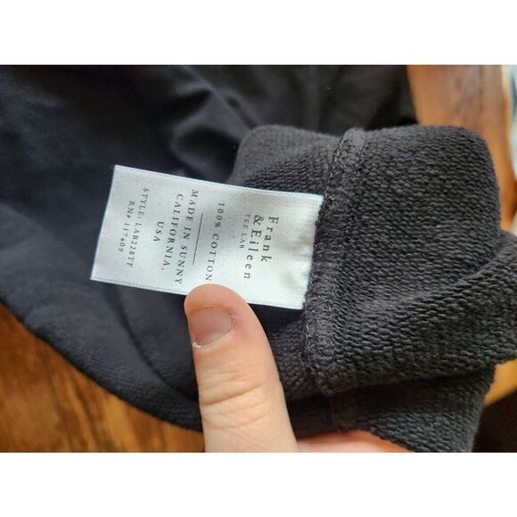 FRANK AND EILEEN - AUDREY FUNNEL NECK CAPELET in black One size - Picture 4 of 6